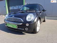 MINI Cabrio - 1.6 Cooper Cabrio met zeer lage Km stand en perfecte staat Boekjes aanwezig en nieuwe APK
