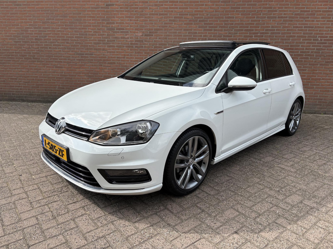 Volkswagen Golf - 1.4 TSI Business Edition R Connected “Panoramadak - R Line” - AutoWereld.nl