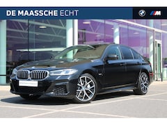 BMW 5-serie - 530e xDrive Automaat / Schuif-kanteldak / Comfortstoelen / Parking Assistant Plus / Head-U