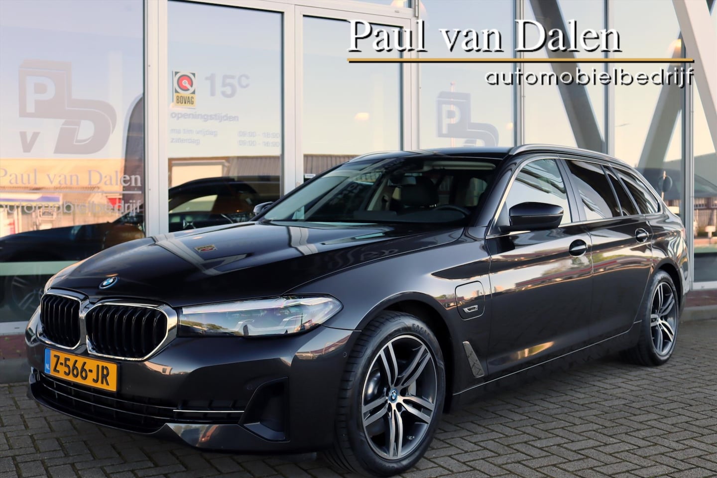 BMW 5-serie Touring - (g31) 530e 292PK Business Edition | Leer | Camera | Live Cockpit | Clima | Stoel/stuurverw - AutoWereld.nl
