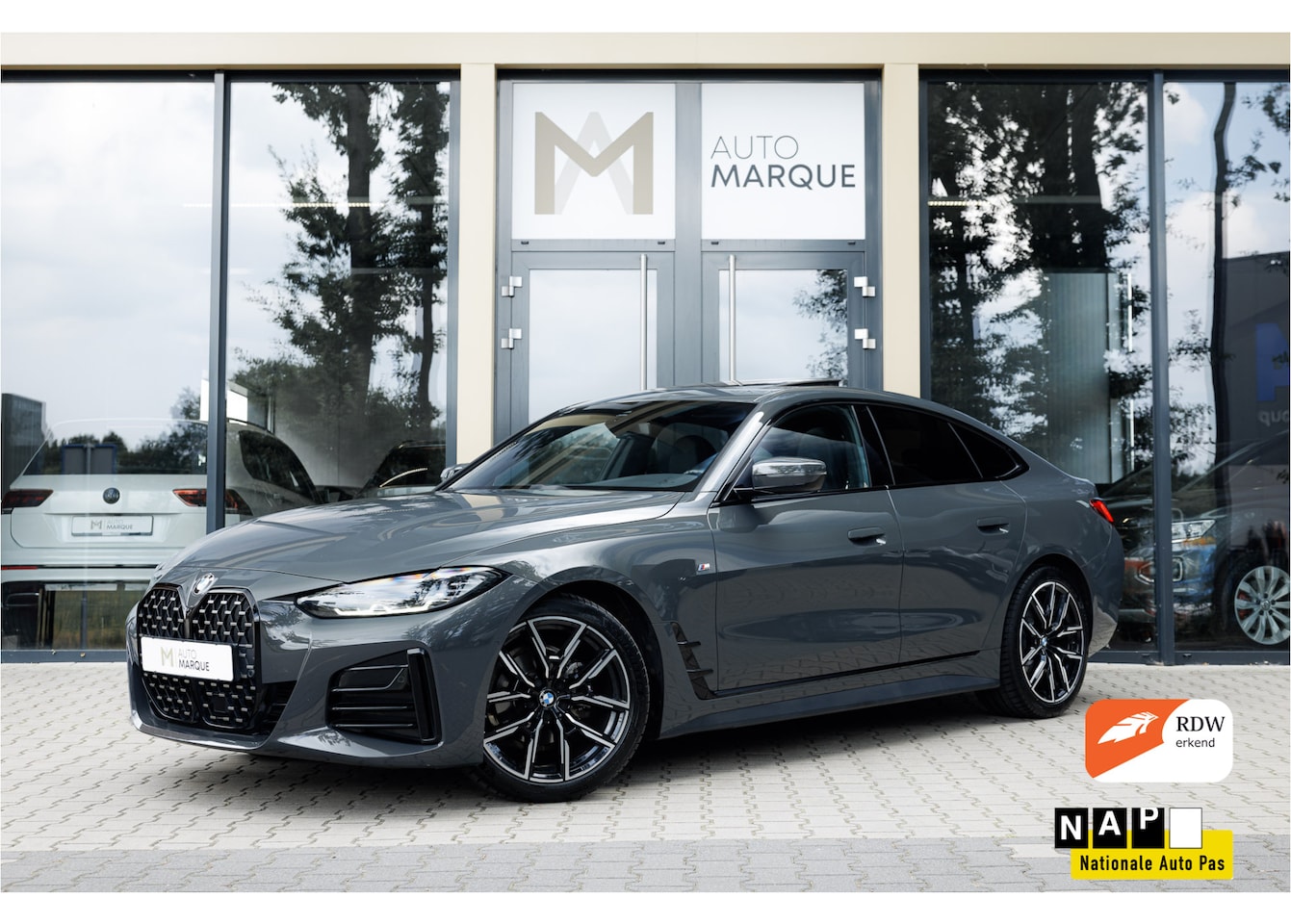BMW 4-serie Gran Coupé - 420i Aut. | High Executive | M Sportpakket | Panoramadak | 19" LM Velgen | Carbon Interieu - AutoWereld.nl