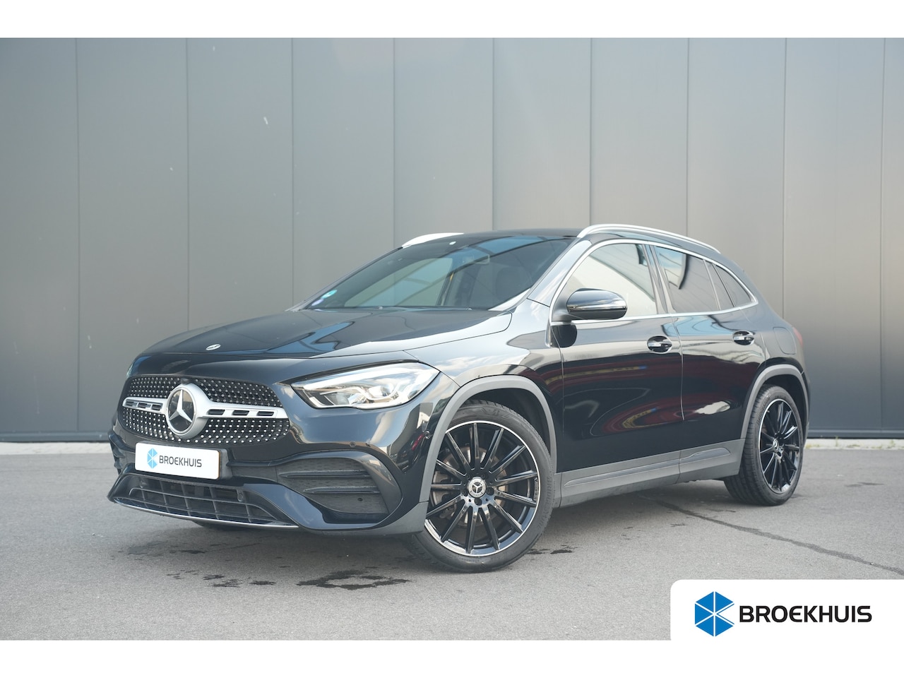 Mercedes-Benz GLA-Klasse - 250 4MATIC 225pk AMG Line | Panoramadak | Trekhaak | Camera | Parkeersensoren V + A | - AutoWereld.nl
