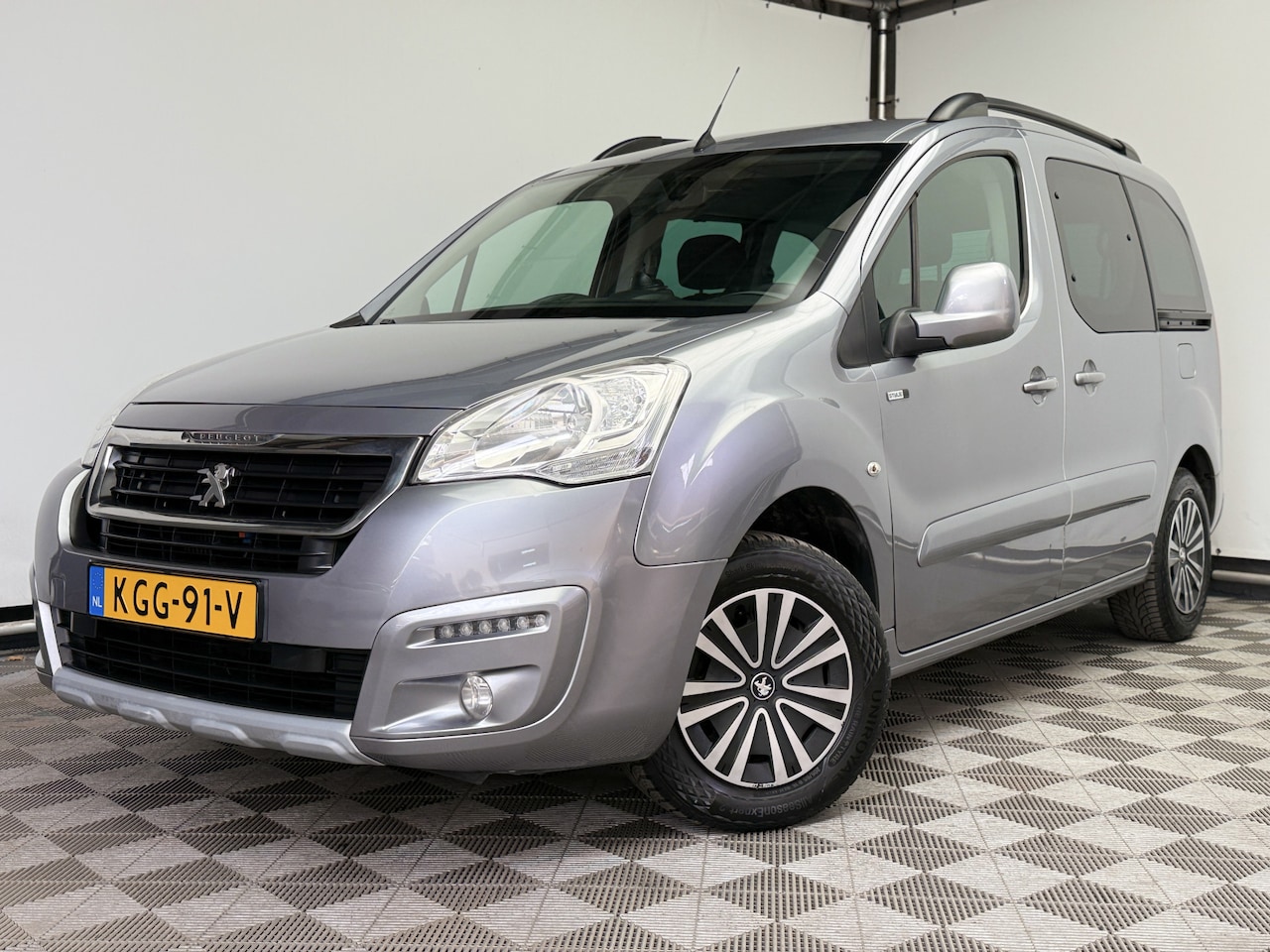 Peugeot Partner Tepee - 1.2 PureTech Active Navi Airco Trekhaak - AutoWereld.nl