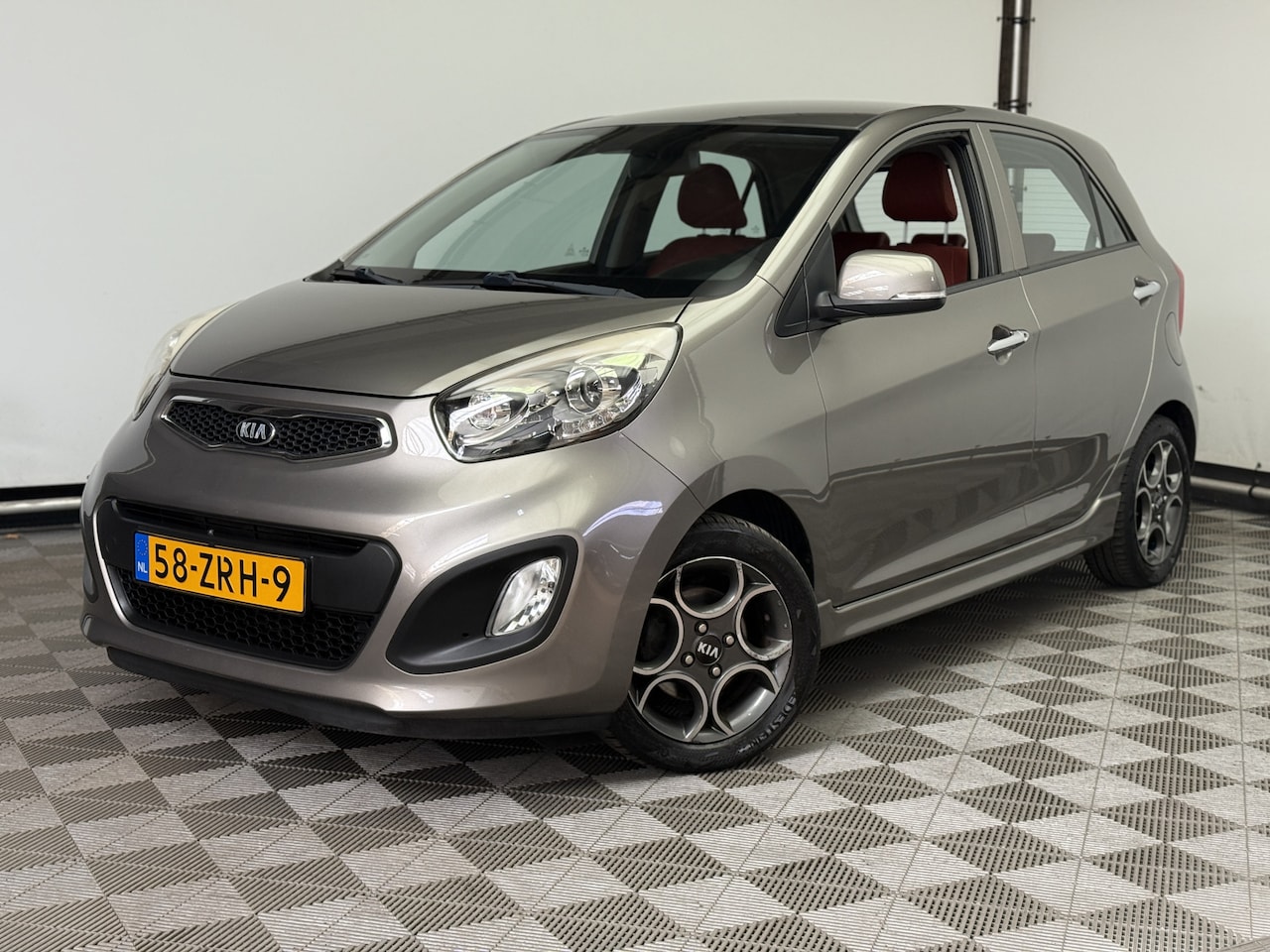 Kia Picanto - 1.0 CVVT Design Edition 5-drs Led Airco LM14" NL Auto - AutoWereld.nl