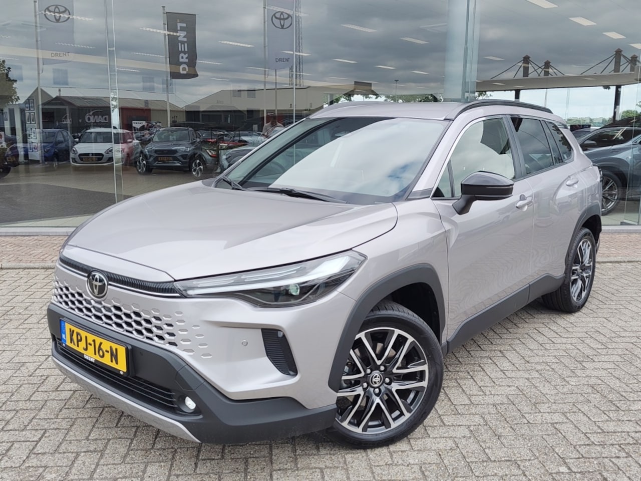 Toyota Corolla Cross - Hybrid 140 Dynamic | Sensoren v/a | El. Achterklep | Stoelverwar - AutoWereld.nl