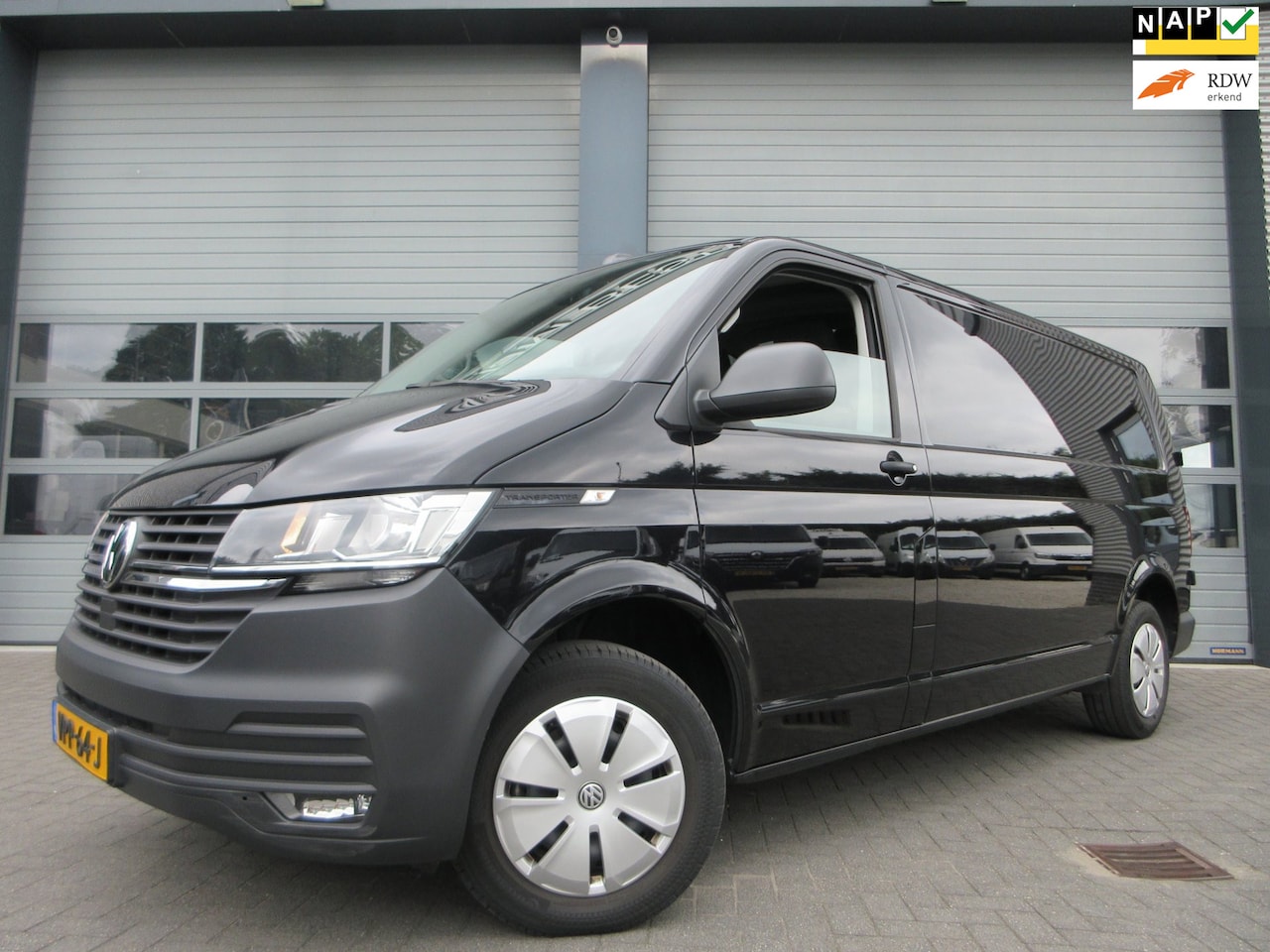 Volkswagen Transporter - 2.0 TDI L2, Met Airco, Navigatie, Apple CarPlay, PDC, Trekhaak. - AutoWereld.nl