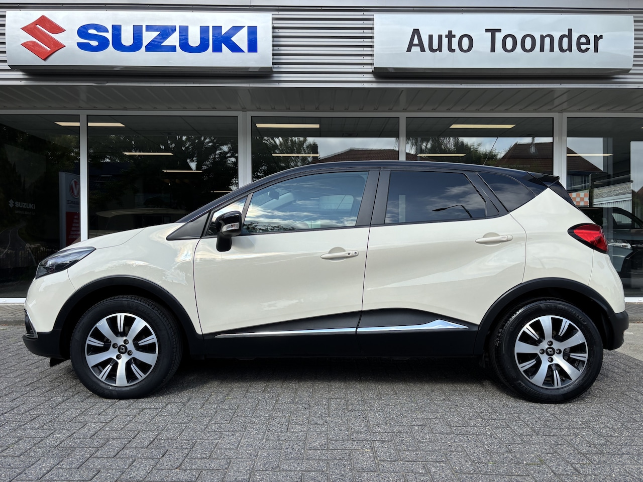 Renault Captur - 0.9 TCe Expression | Cruise Control | Trekhaak - AutoWereld.nl