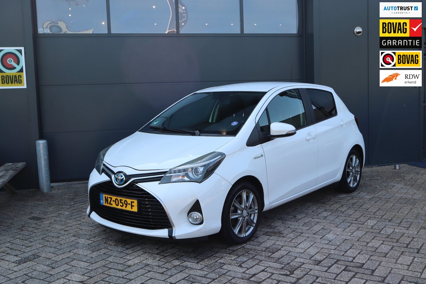Toyota Yaris - 1.5 Hybrid Aspiration-Airco-APK-Garantie - AutoWereld.nl