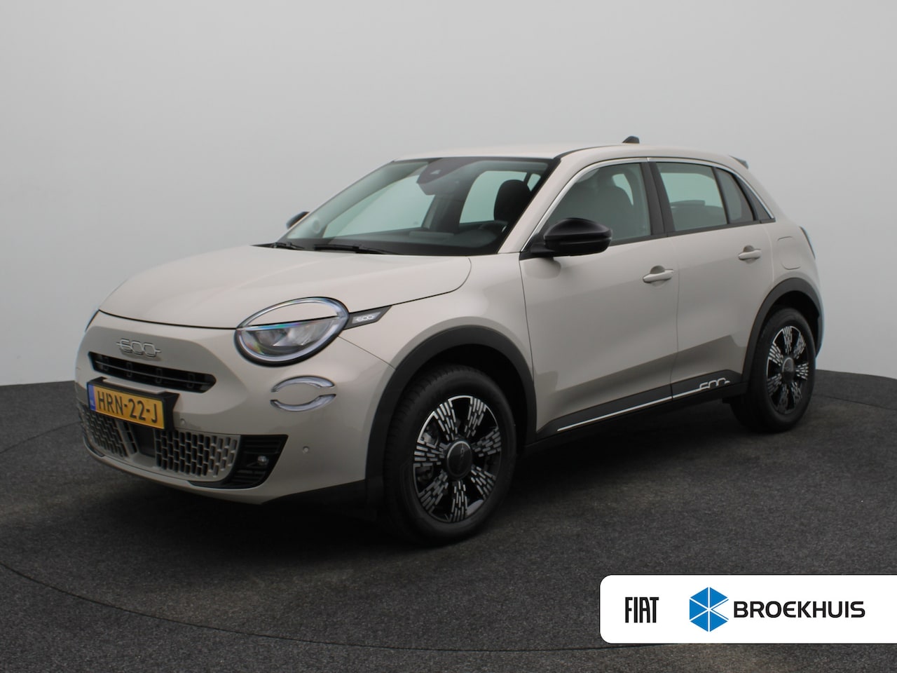Fiat 600 - 1.2 Hybrid Urban | Automaat | Camera | Navi | Cruise | Clima | PDC V+A | 17" LMV | Carplay - AutoWereld.nl