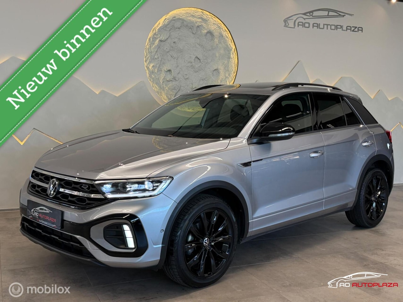 Volkswagen T-Roc - 1.5 TSI 3X R-Line Panorama/Keyless/Black Style/ - AutoWereld.nl