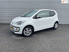 Volkswagen Up! - 1.0 white up met airco / cruise / navi / lmv