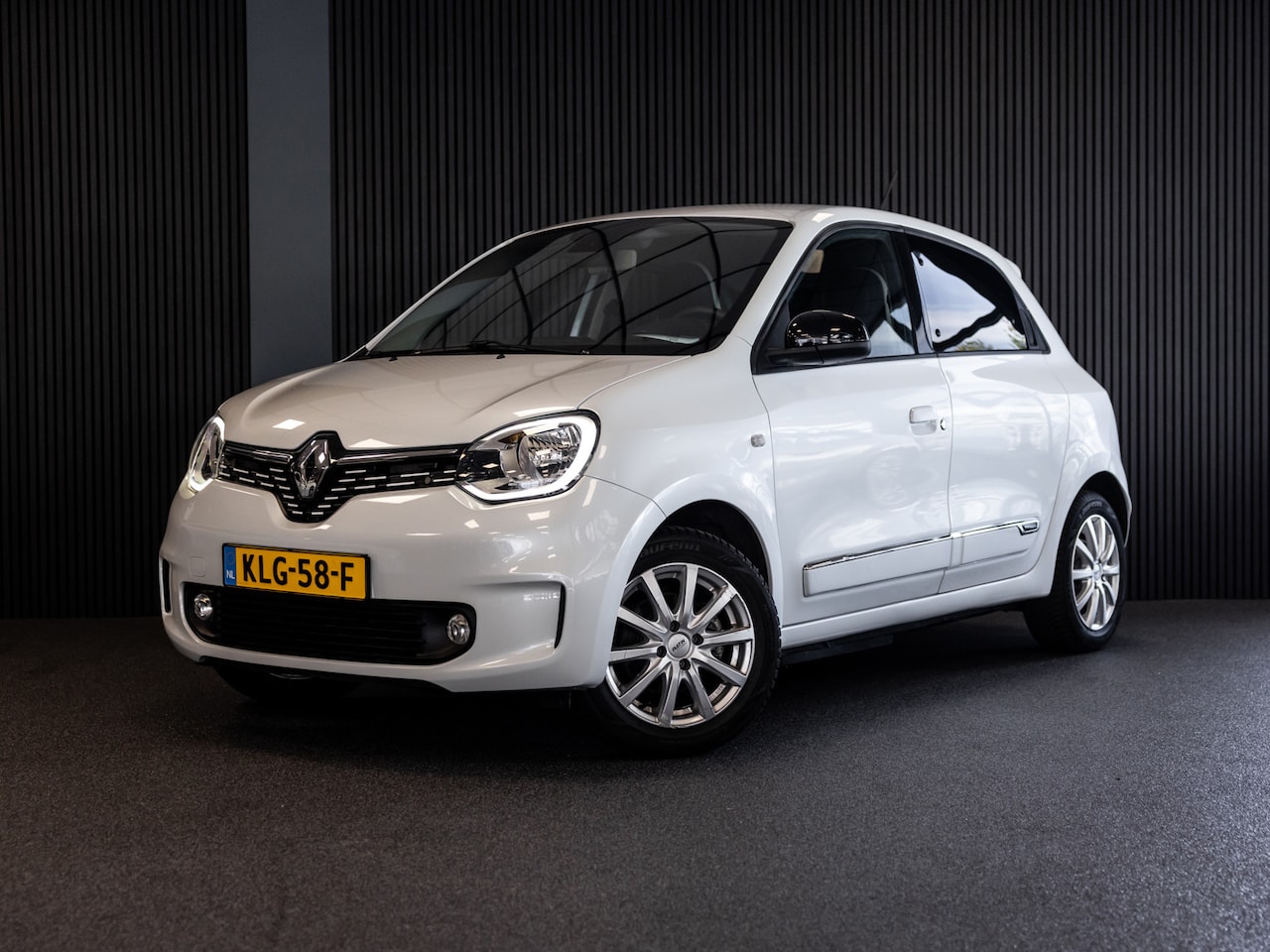 Renault Twingo Z.E. - R80 E-Tech Techno 22 kWh l SoH 95% l CAMERA l CARPLAY l 1ste eig. l BTW Auto l Dealer Onde - AutoWereld.nl