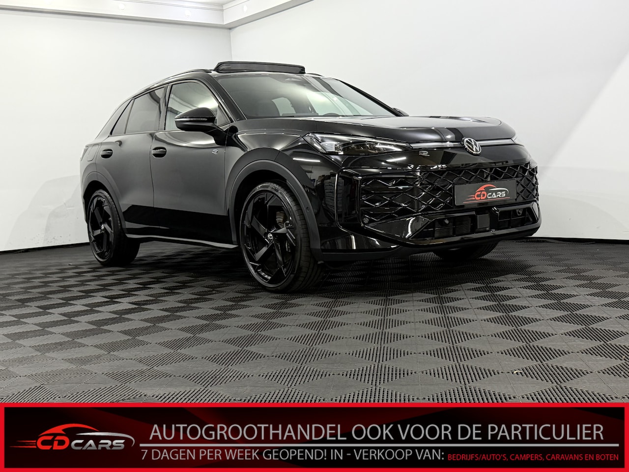 Volkswagen T-Roc - 1.5 e TSI R-Line Black edition Panoramadak, Camera, Elektrische trekhaak, Navi, Elektrisch - AutoWereld.nl