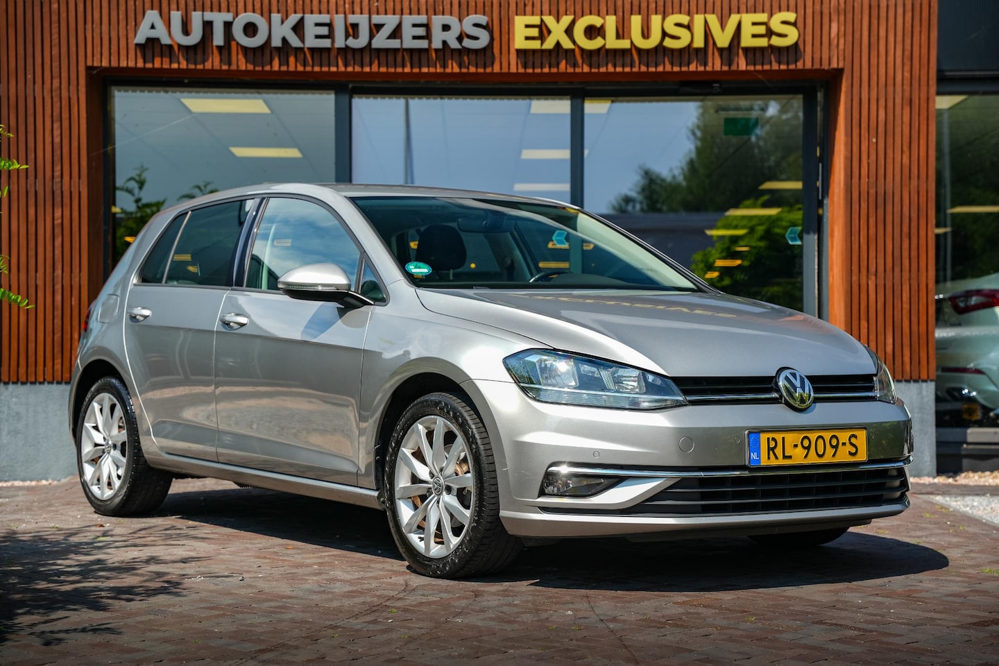 Volkswagen Golf - 1.0 TSI Comfortline Adaptive Cruise DAB+ PDC Navigatie Climate Control AUTOMAAT! - AutoWereld.nl
