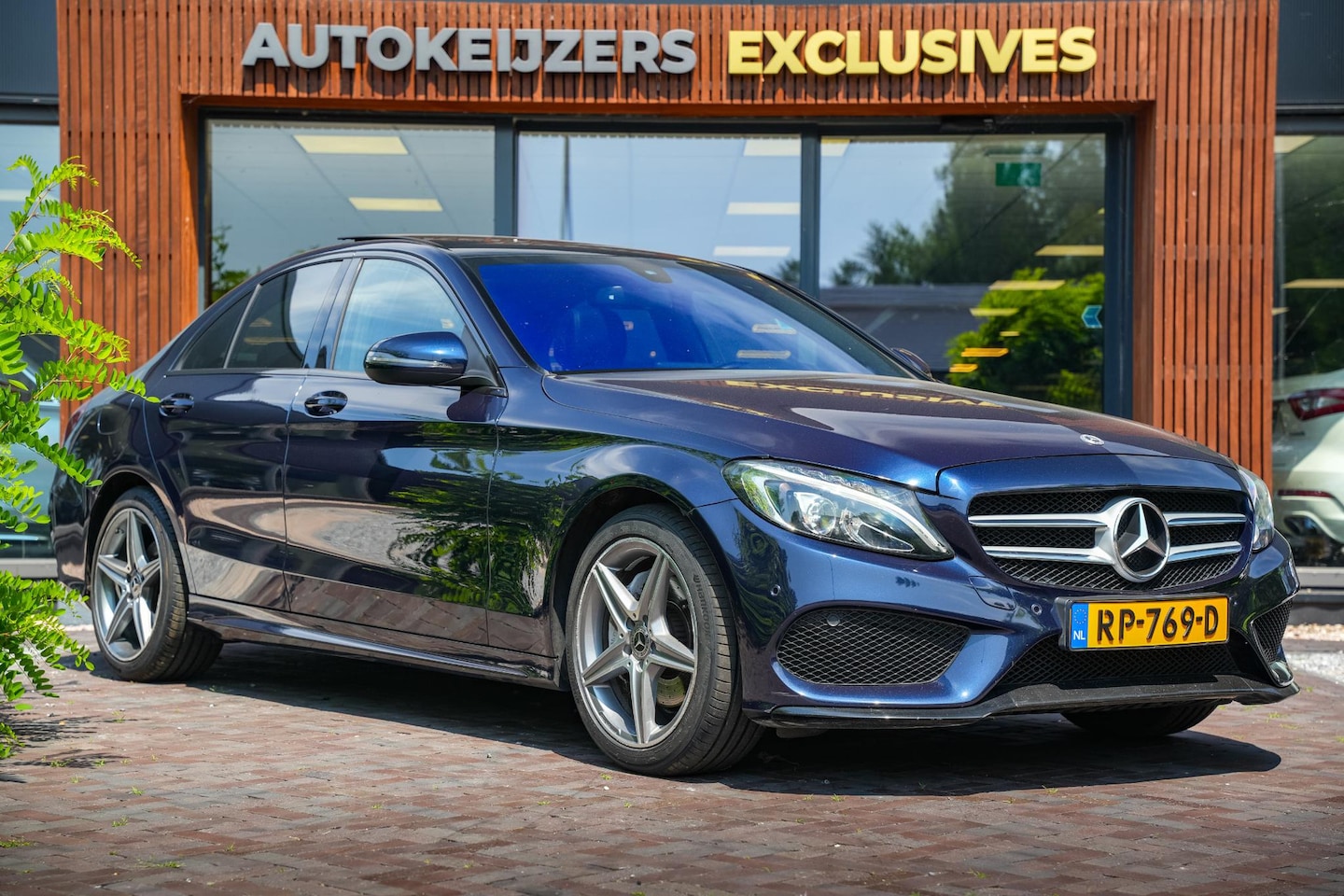 Mercedes-Benz C-klasse - 180 Business Solution AMG Panoramadak 3D Burmester Ambient Camera Stoelverwarming Leer Cru - AutoWereld.nl