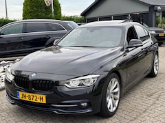 BMW 3-serie - 330e Sport Sedan 2016 Zwart Schuifdak Leer NL Auto
