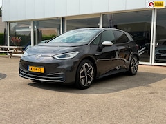 Volkswagen ID.3 - First Plus 58 kWh / TREKHAAK / IQ LIGHT / NL AUTO / SOH 92%