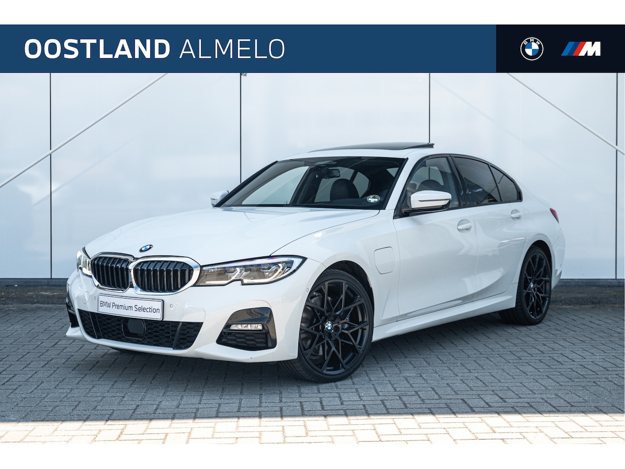 BMW 3-serie - 330e M Sport Automaat / Schuif-kanteldak / Trekhaak / Sportstoelen / Laserlight / M Adapti - AutoWereld.nl