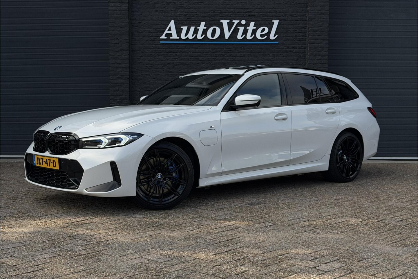 BMW 3-serie Touring - 330e M-Sport | 19,5 kWh Accu | Panodak | Head-Up | Memory | Trekhaak | 360° Camera | Fabri - AutoWereld.nl