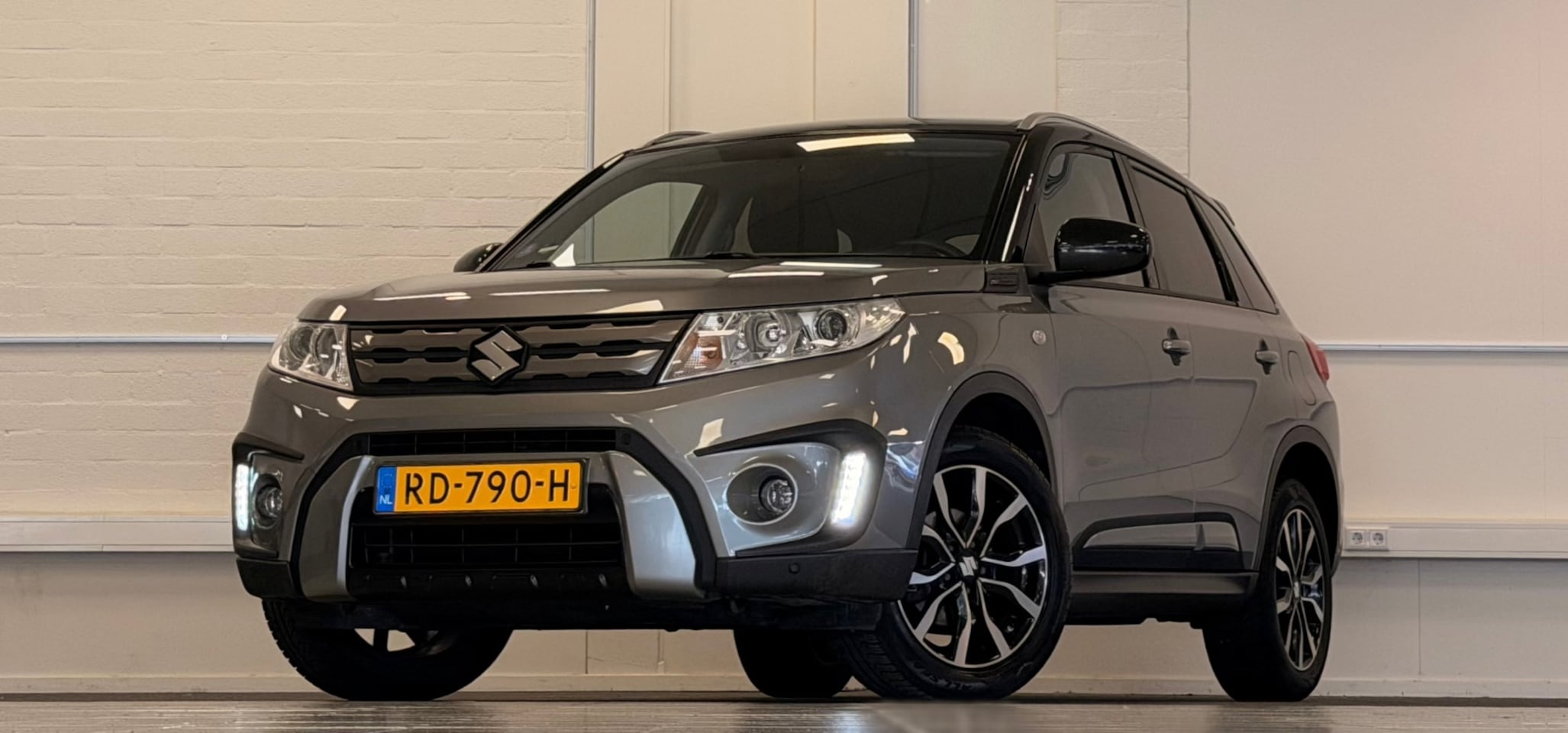 Suzuki Vitara - 1.6i Rhino Automaat Camera Navi Trekhaak Mooi! - AutoWereld.nl