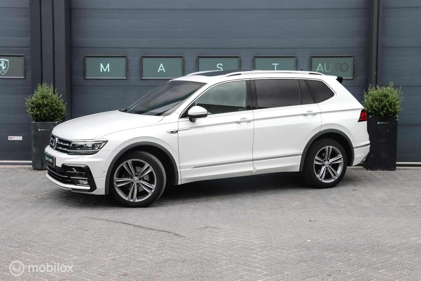 Volkswagen Tiguan Allspace - 1.5 TSI Highline|R-Line|Pano|Camera|Massage|Trekhaak| - AutoWereld.nl