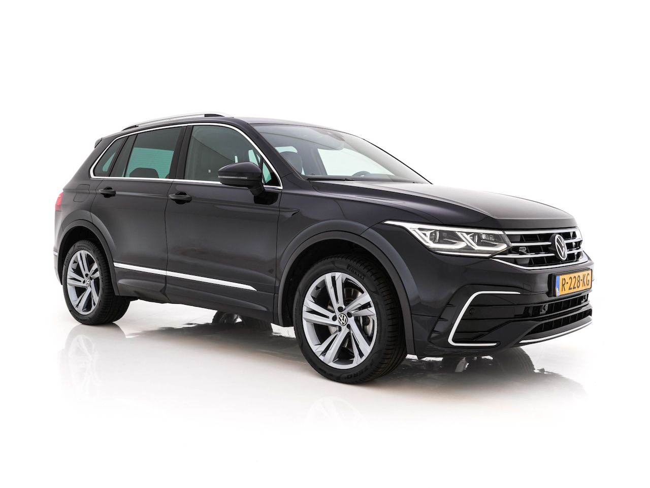 Volkswagen Tiguan - 1.4 TSI eHybrid R-Line Business+ (Plug-in) (INCL.BTW) Aut. *LEATHER-FABRIC | FULL-LED | AD - AutoWereld.nl