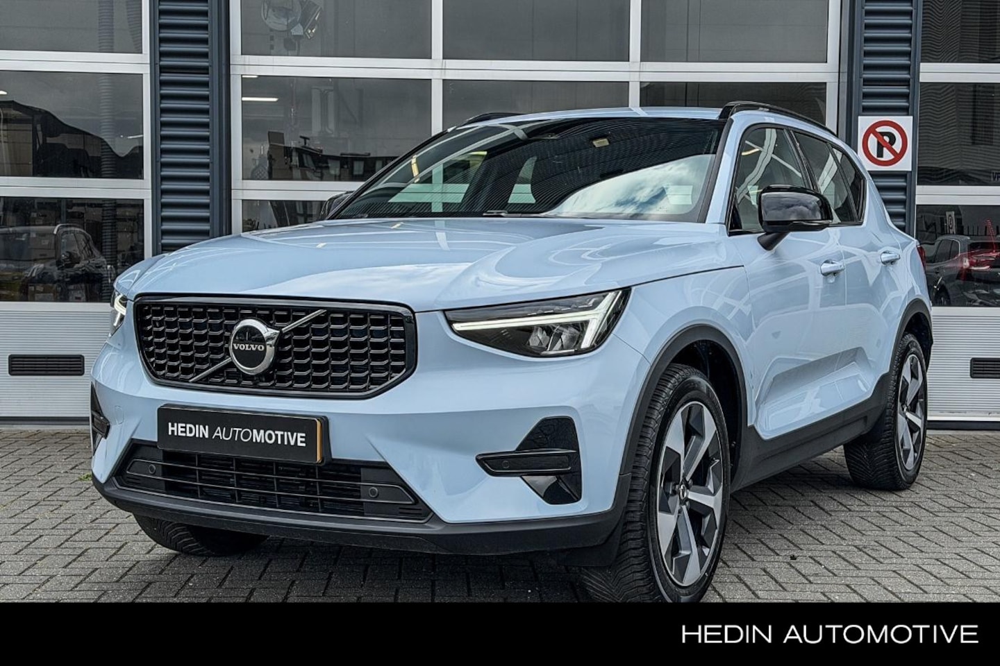 Volvo XC40 - 2.0 B4 Plus Dark | 2.000 kg trekgewicht! | All Season banden | Elektrische stoelen met geh - AutoWereld.nl