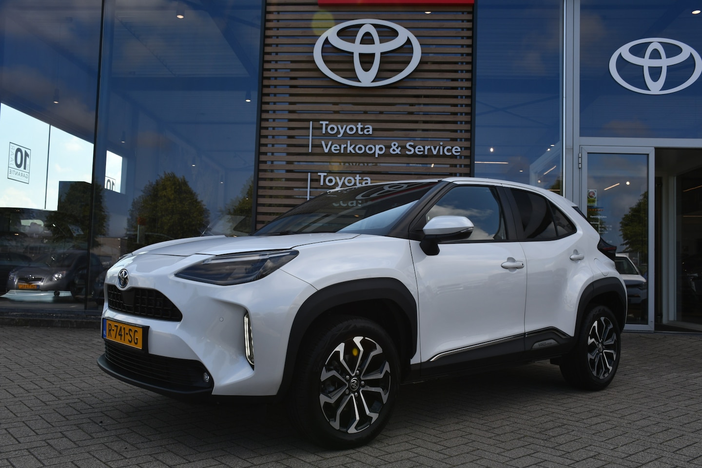 Toyota Yaris Cross - 1.5 Hybrid First Edition Limited Automaat 116pk | Parkeersensoren voor en achter | Trekhaa - AutoWereld.nl