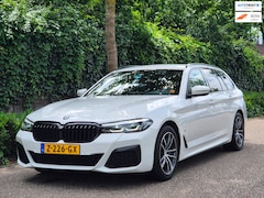 BMW 5-serie Touring - 530e M Sport LED CarPlay Elek. Stoelen 100% dealer onderhouden 530e Business Edition Plus