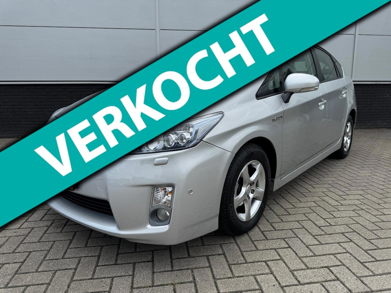 Toyota Prius - 1.8 Hybrid Dynamic Business Clima - camera - navi - sensoren - HUD - 1e eigenaar - AutoWereld.nl