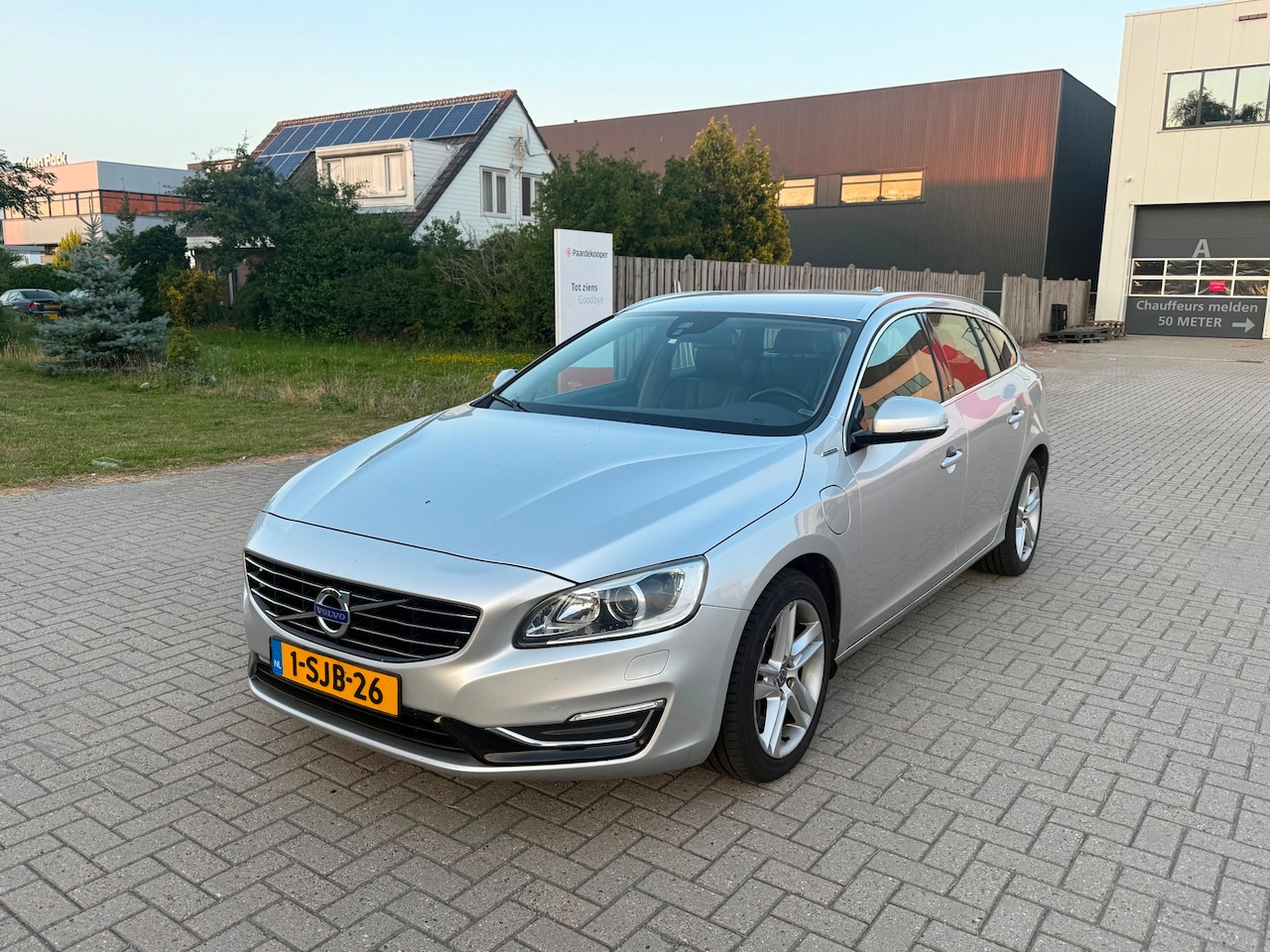 Volvo V60 - 2.4 D6 AWD Plug-In Hybrid Summum CLIMA LEER GRIJS 2013 - AutoWereld.nl