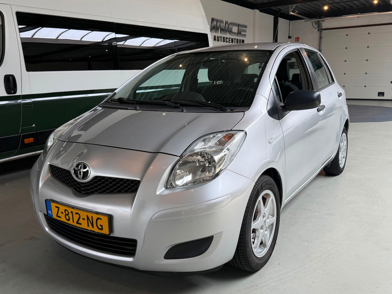 Toyota Yaris - 1.3 VVTi Comfort | Airco | Isofix | LM velgen - AutoWereld.nl