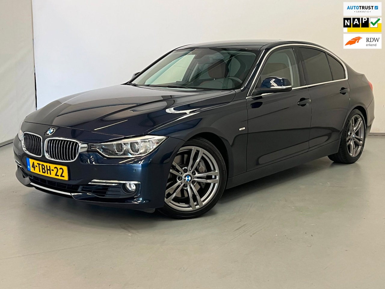 BMW 3-serie - 335i High Executive / M-Sport / NL-auto / 18" LM - AutoWereld.nl