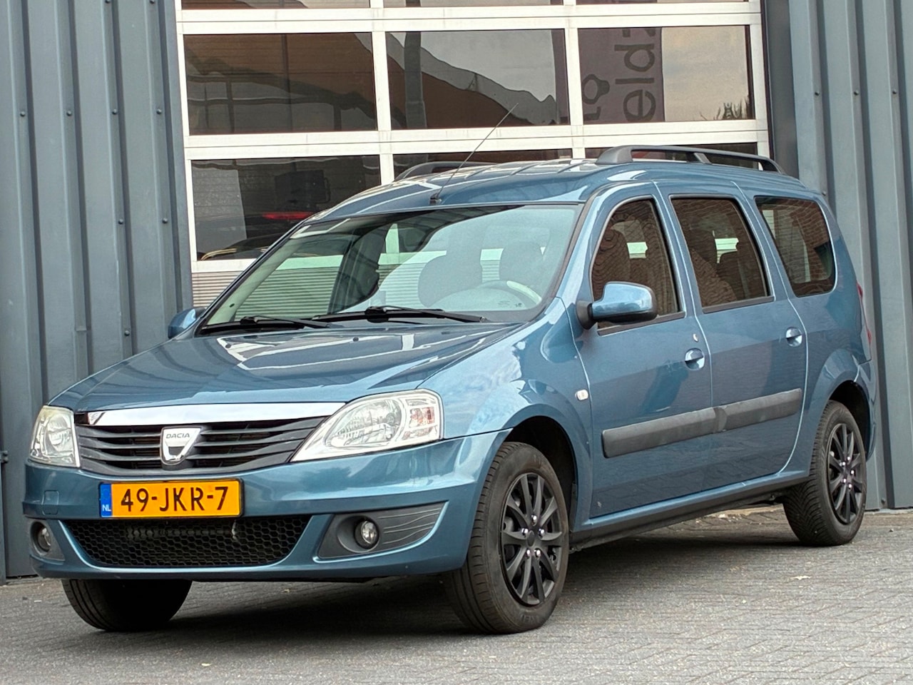Dacia Logan MCV - 1.6 Airco 7 persoons trekhaak - AutoWereld.nl