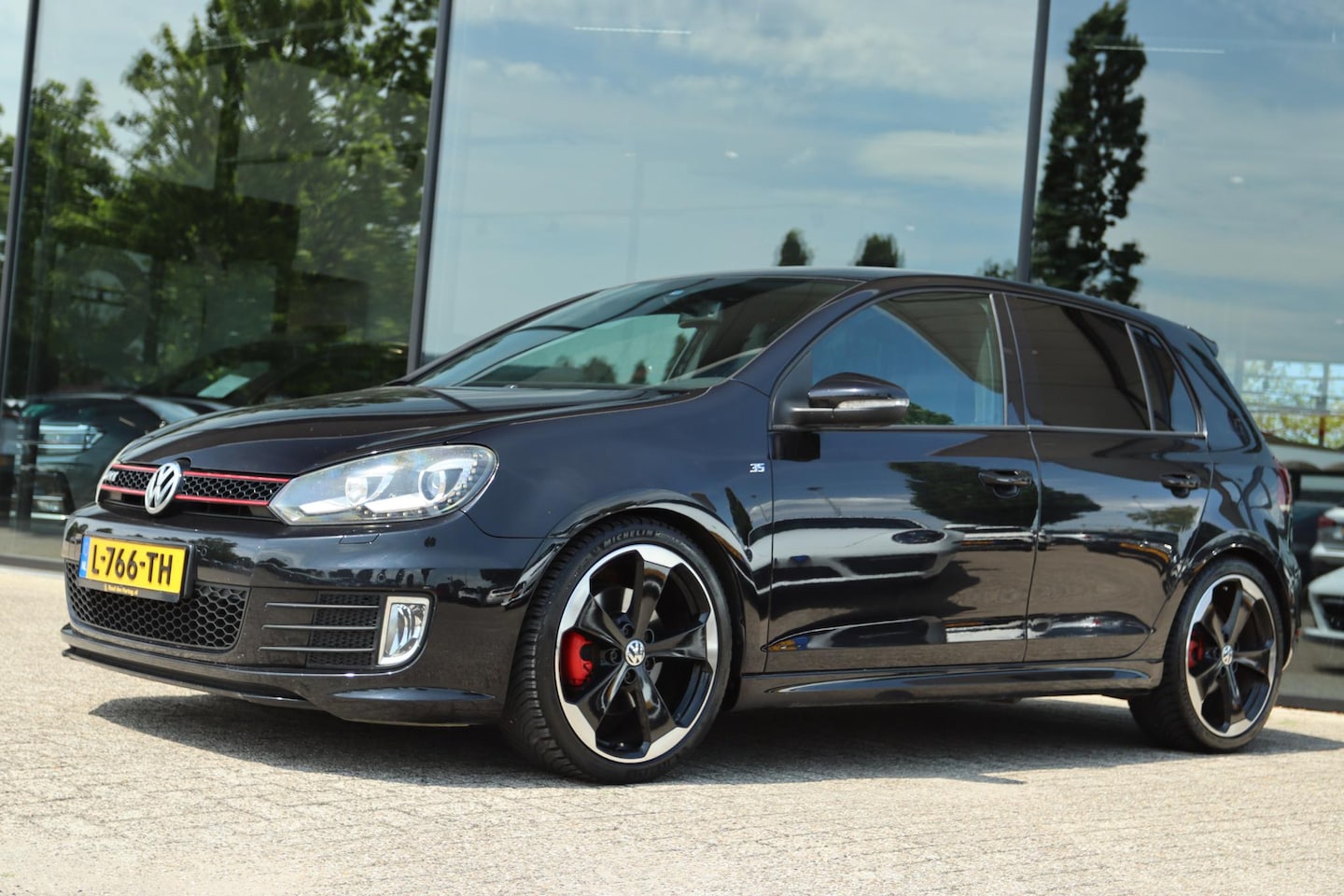 Volkswagen Golf - 2.0 GTI EDITION 35 DSG | XENON | DYNAUDIO | AFN. TREKHAAK | NAVI | CRUISE | CLIMATE - AutoWereld.nl