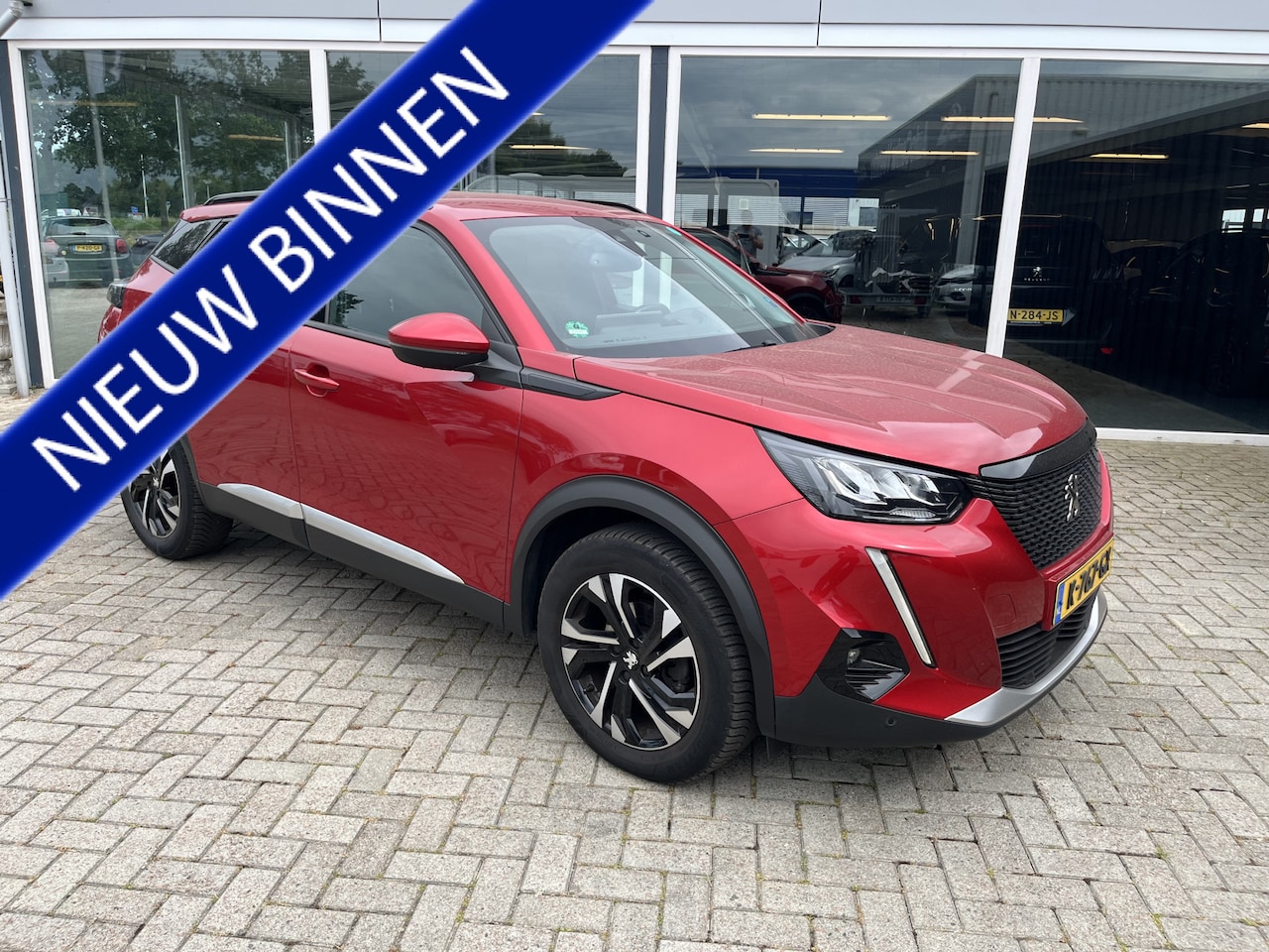 Peugeot 2008 - 1.2 PureTech Blue Lease Allure Automaat / Camera / Virtual Display / Camera / 17" LMV - AutoWereld.nl