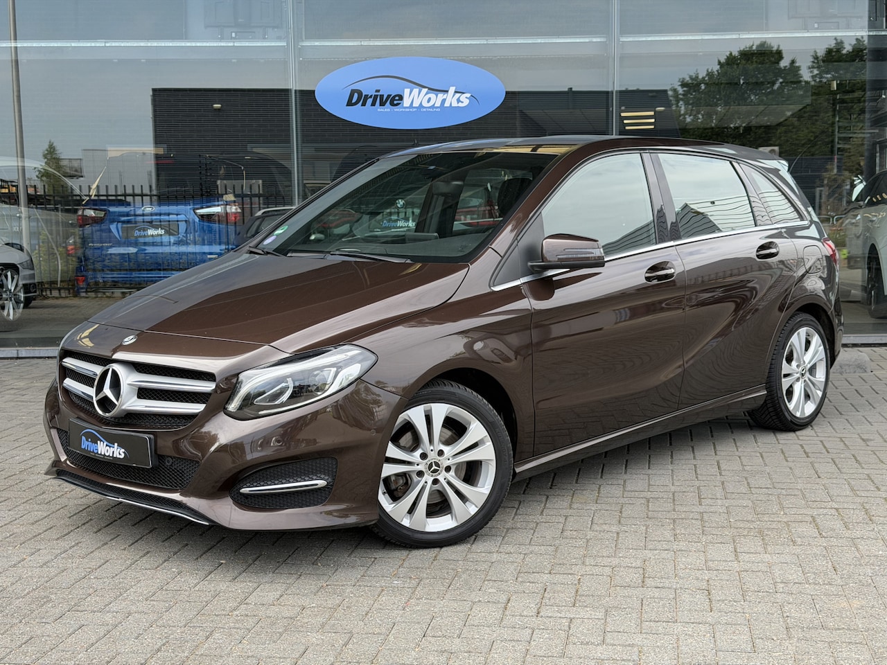 Mercedes-Benz B-klasse - 180 Ambition | LED | Key-less | Camera | PDC | NAVI | Trekhaak | Interesse, Proefrit? Bel - AutoWereld.nl