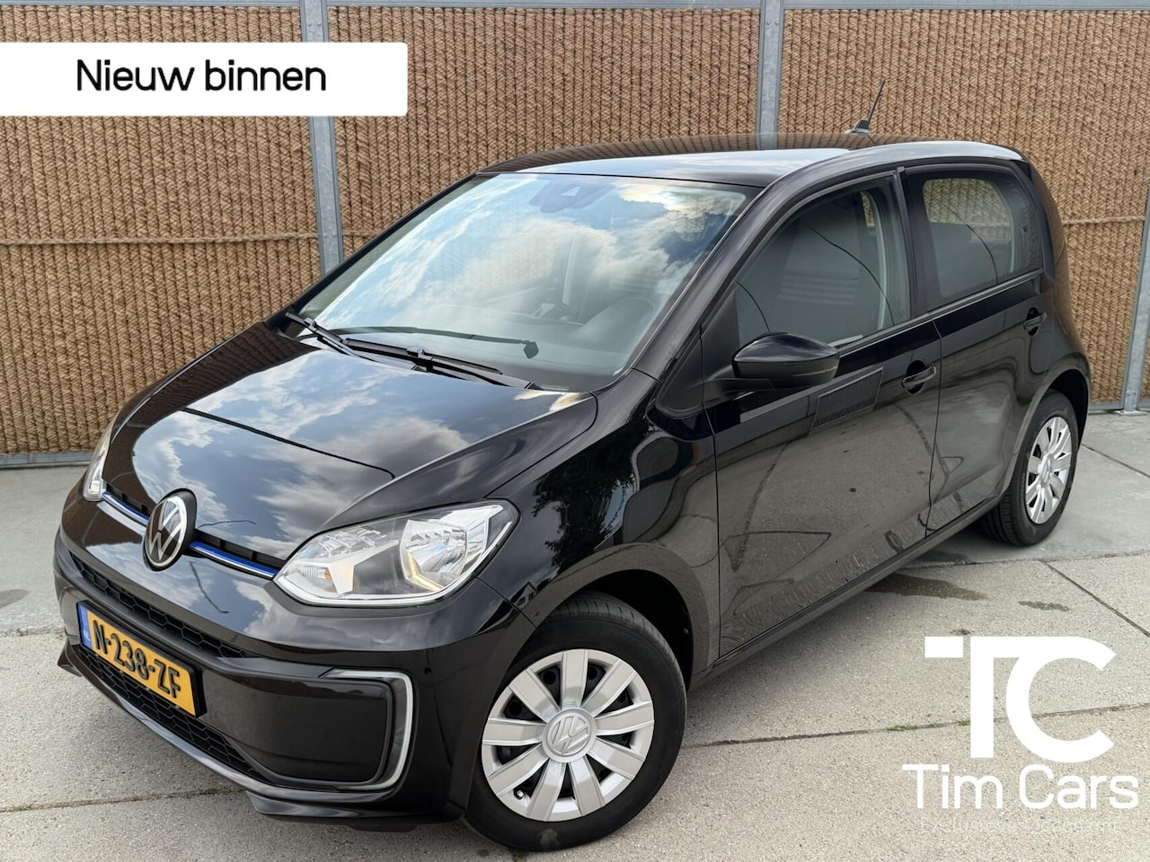 Volkswagen e-Up! - 37 kWh Stoelverwarming | Verwarmde voorruit | Achteruitrijcamera | Cruise & Climate contro - AutoWereld.nl