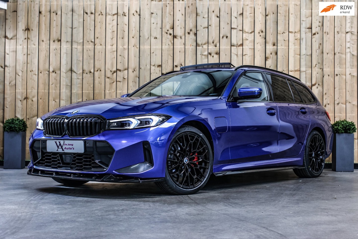 BMW 3-serie Touring - 320e M-Sport *Pano*H/K*340 look*360 Camera*Head-Up* - AutoWereld.nl