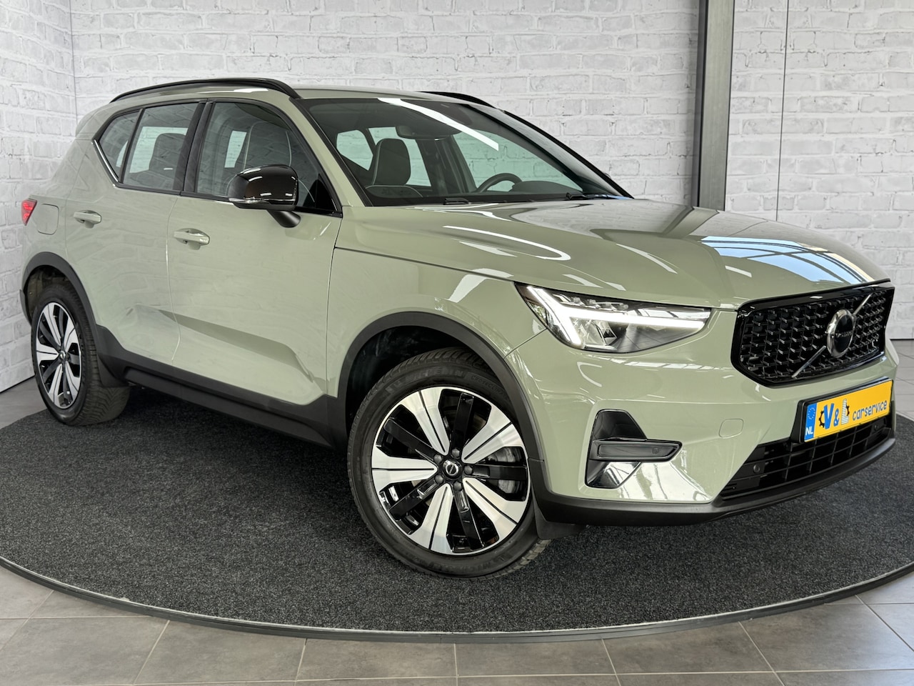 Volvo XC40 - 1.5 T4 PHEV Plus Dark Trekhaak Harman Kardon Trekhaak - AutoWereld.nl