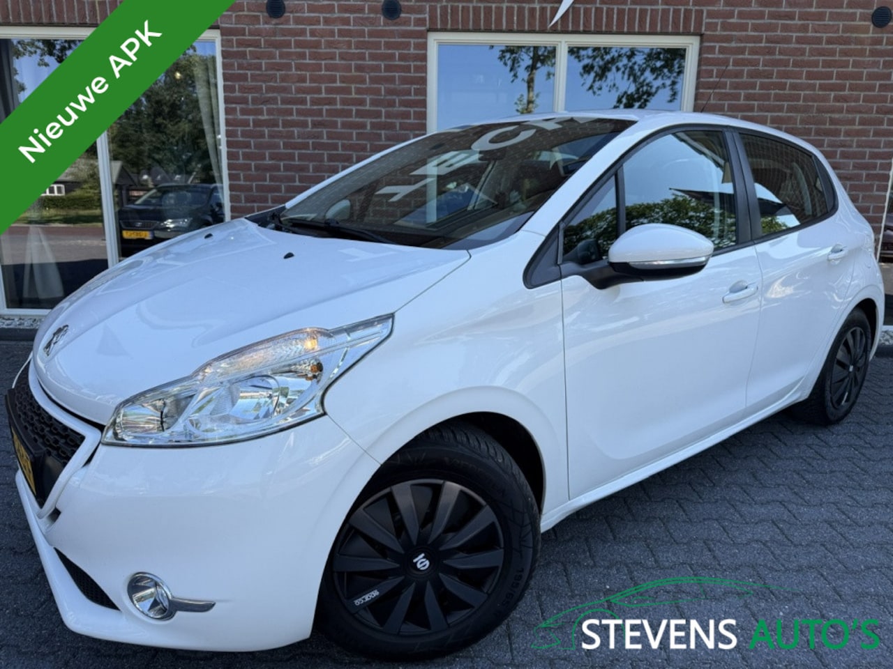 Peugeot 208 - 1.2 82 PK NIEUWE APK / CLIMA / CRUISE / ARMSTEUN / TOMTOM / AIRCO - AutoWereld.nl