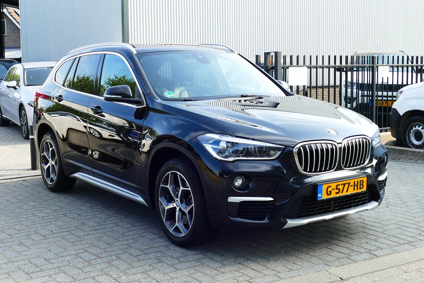 BMW X1 - sDrive20i 192pk High Executive 1-Eig. Panodak, Camera, Leer, StoelVerw, Navi, 18"LMV - AutoWereld.nl