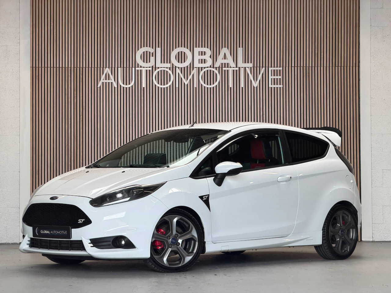 Ford Fiesta - 1.6 ST2 - Navi - Climate - PDC - AutoWereld.nl
