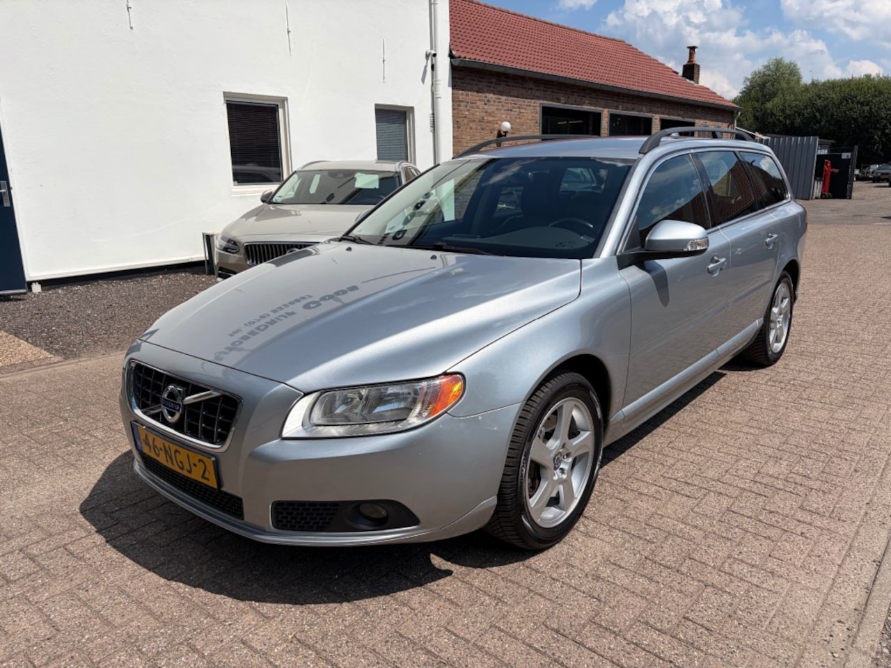 Volvo V70 - 2.0T Momentum Leder Trekhaal Stoelverwarming - AutoWereld.nl
