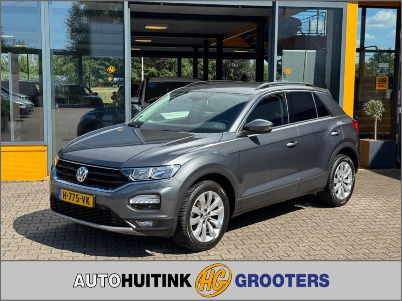 Volkswagen T-Roc - 1.5 TSI 150pk DSG Sport - trekhaak - adaptive - climate control - AutoWereld.nl