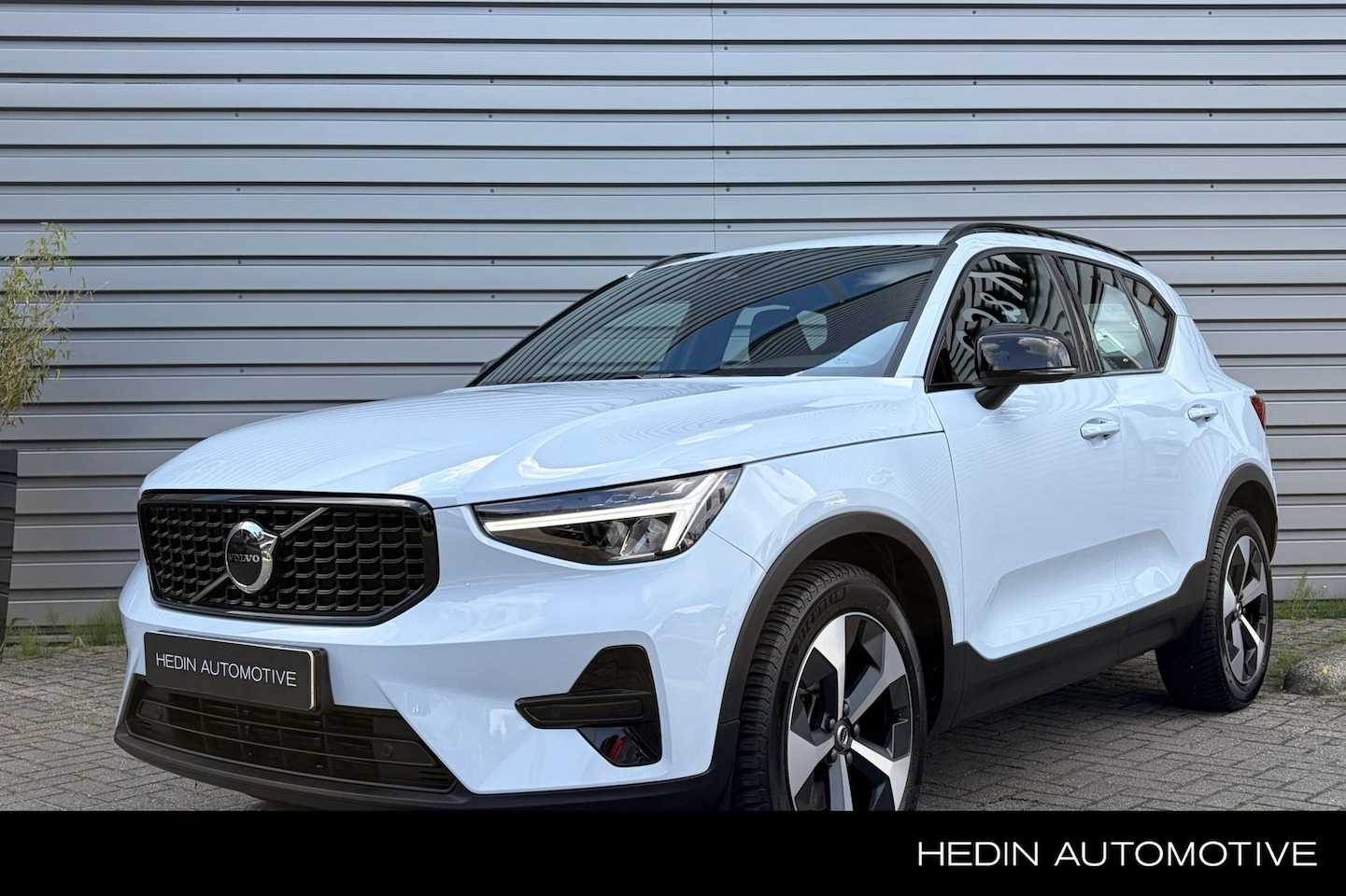Volvo XC40 - 2.0 B4 Plus Dark | 2.000 kg trekgewicht | ALL Season banden |  Adaptieve Cruise Control | - AutoWereld.nl