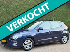 Hyundai i30 - 1.6i Dynamic RIJDSUPER/NLAUTO/AIRCO/APK 8-2027