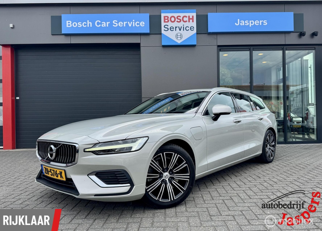 Volvo V60 - 2.0 T8 Twin Engine AWD Inscription 2.0 T8 Twin Engine AWD Inscription - AutoWereld.nl