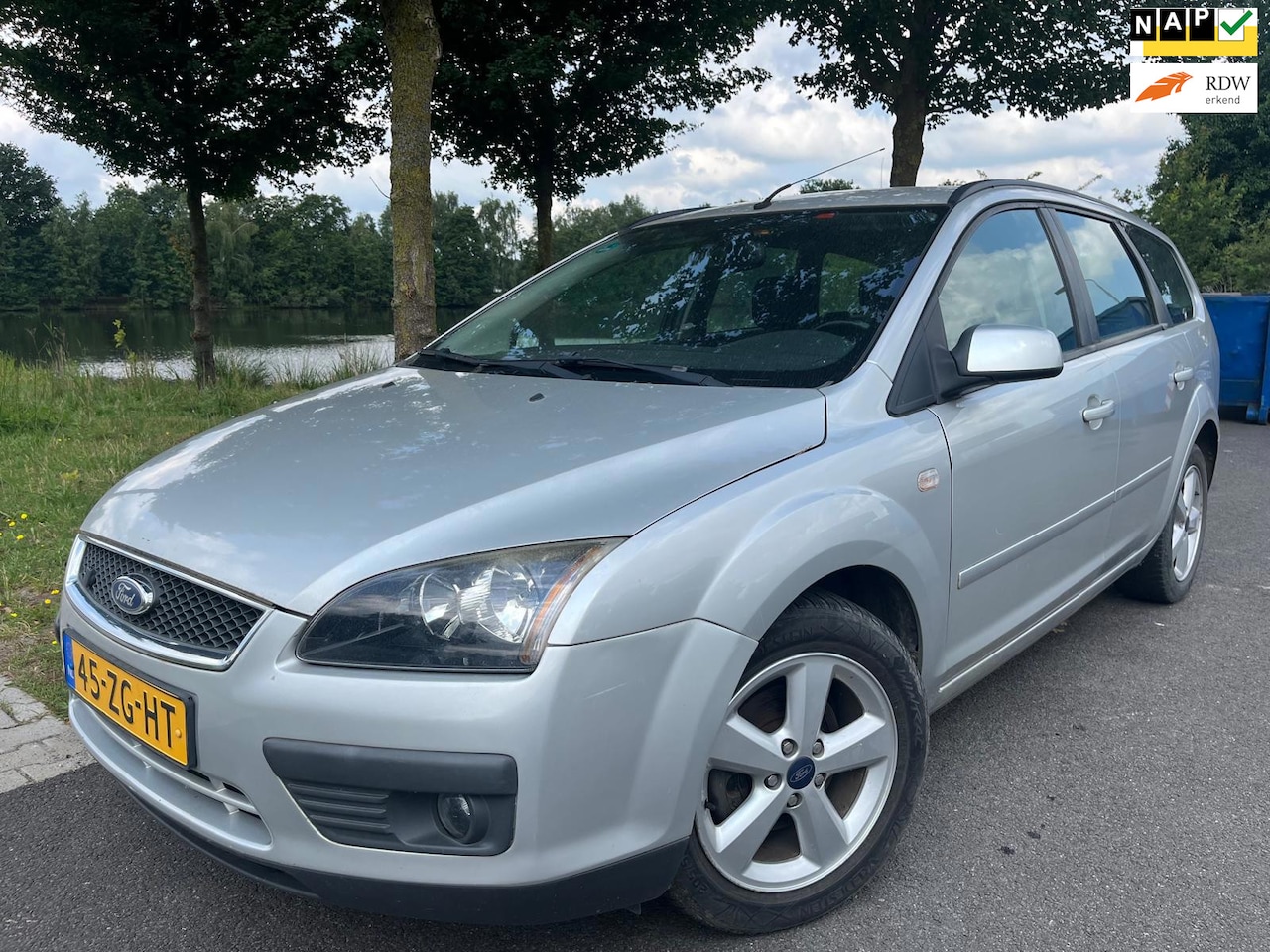 Ford Focus Wagon - 1.8-16V Ambiente Flexifuel | Airco | Trekhaak | APK maart 2027 - AutoWereld.nl