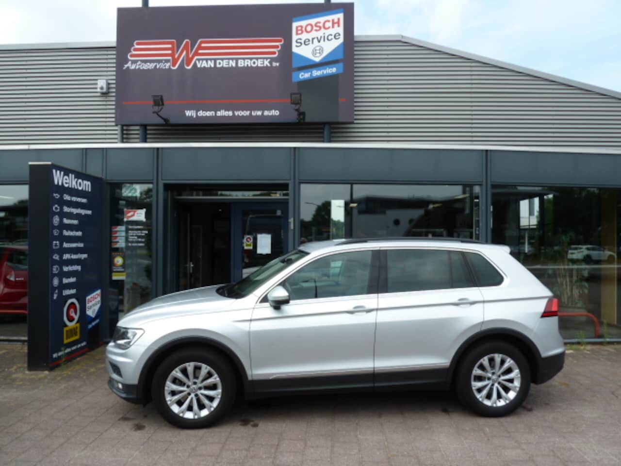 Volkswagen Tiguan - 1.4 TSI 150pk 4Motion DSG Comfortline Bussines EERSTE EIGEN. - AutoWereld.nl